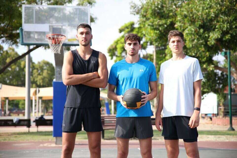 מימן לשמאל: אדם אריאל, יאיר קרביץ', נמרוד לוי , אור גפן