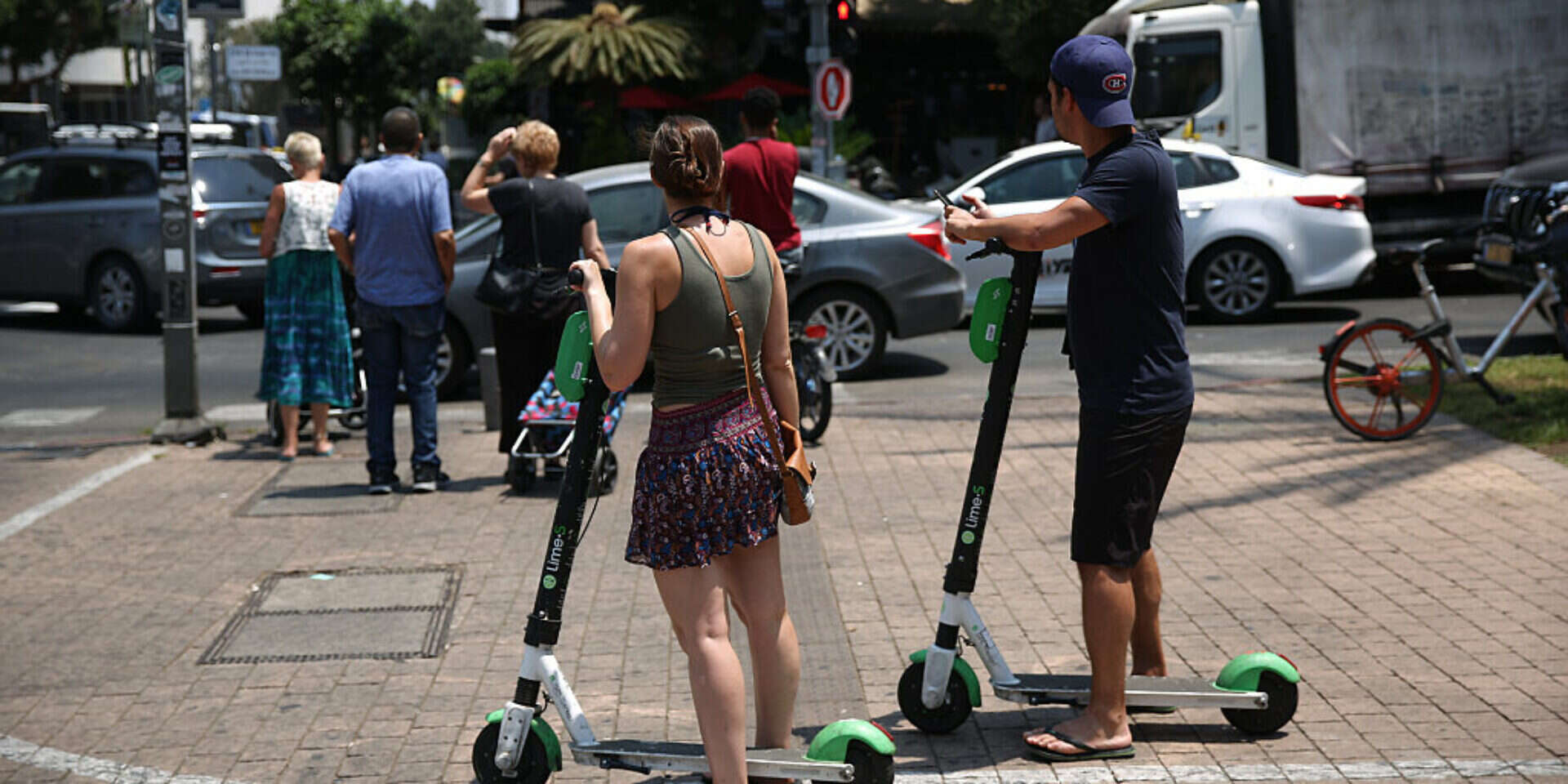 רוכבי קורקינט בתל אביב (למצולמים אין קשר לידיעה) , יהושע יוסף