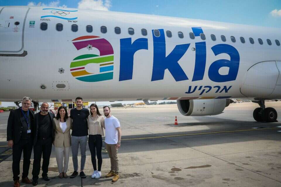 The Olympic Committee and Arkia unveiled the official logo on the plane ...