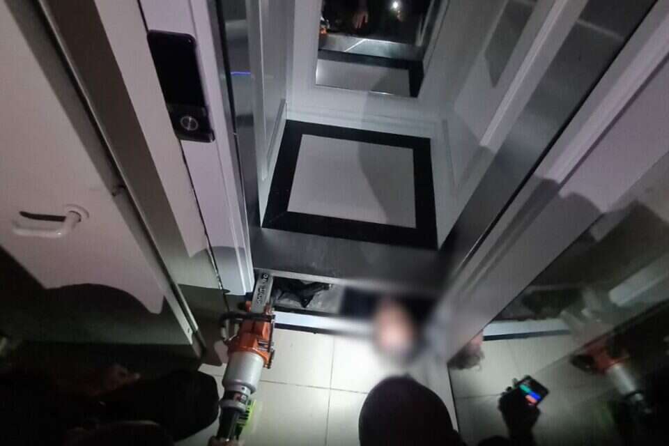 חילוץ האדם שנתקע מתחת למעלית ביבנה , דוברות כבאות והצלה