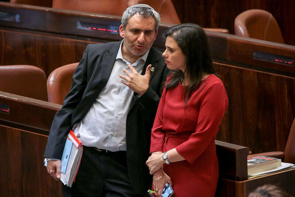 רשמו הישג. שרת הפנים איילת שקד ושר הבינוי והשיכון זאב אלקין , אורן בן חקון