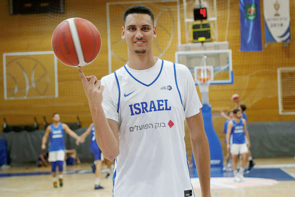 גלעד לוי. "אנחנו מציבים רף גבוה בנבחרת העתודה" , אלן שיבר