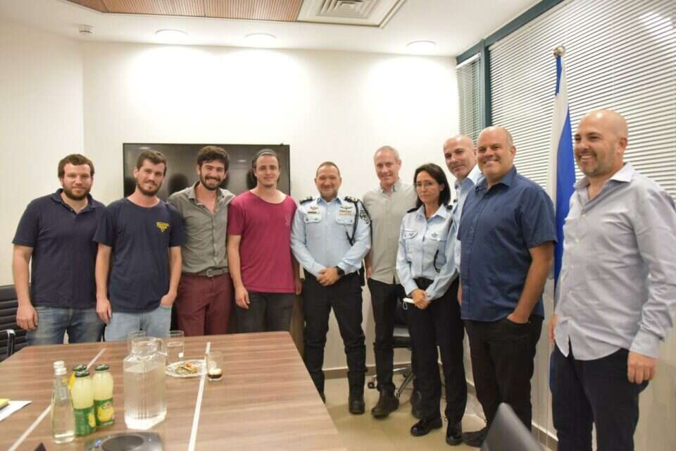 מפכ"ל המשטרה, השר טרופר, ונציגי האוהדים , דוברות המשטרה