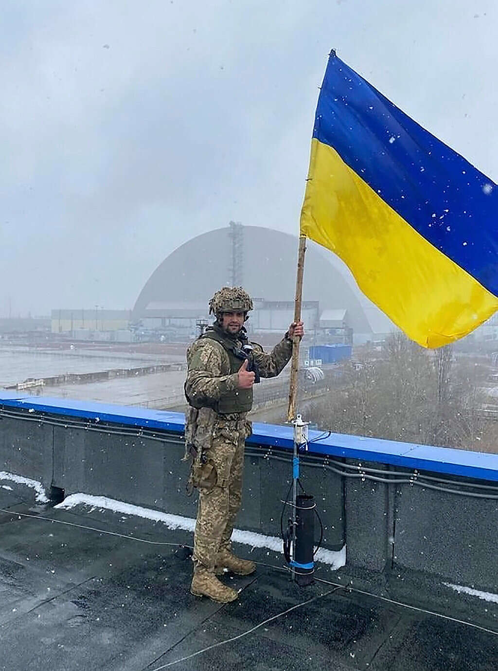 לאחר נסיגת הרוסים: דגל אוקראינה הונף באי הנחשים