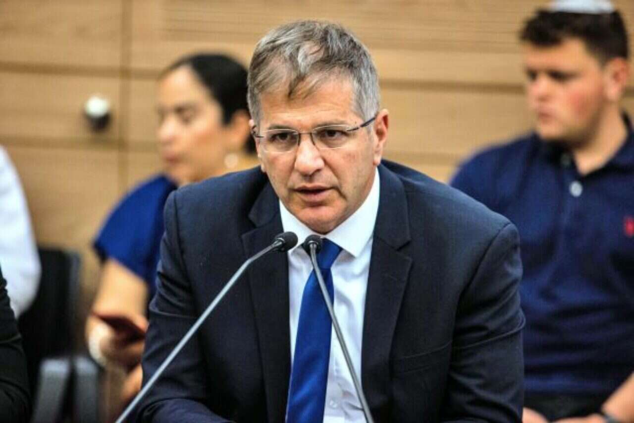 Look for solutions, not politics: Minister Kish's slap to the managers