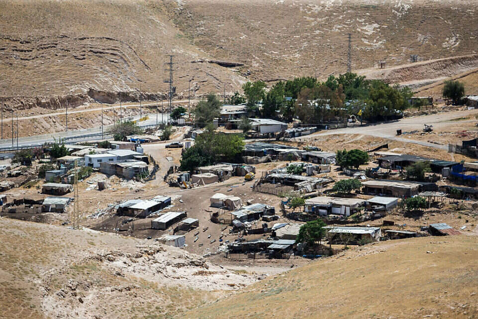חאן אל אחמר , אורן בן חקון