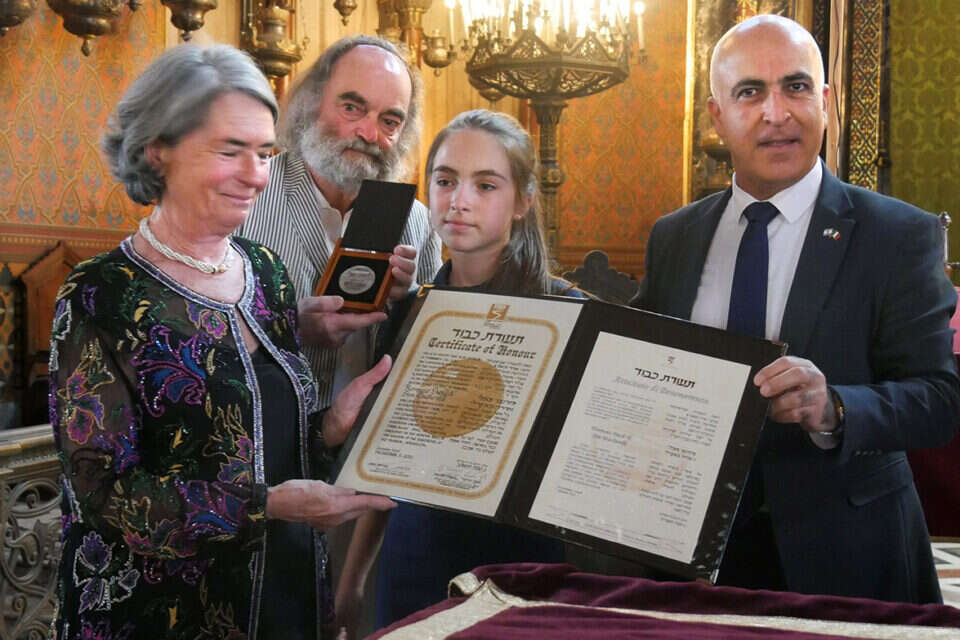 טקס הענקת האות , אלדד בק