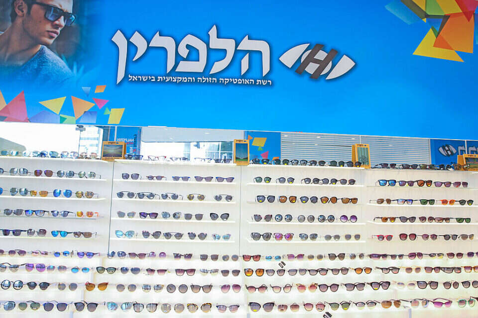 אופטיקה הלפרין מסרה מידע כוזב ללקוחות , יהושע יוסף