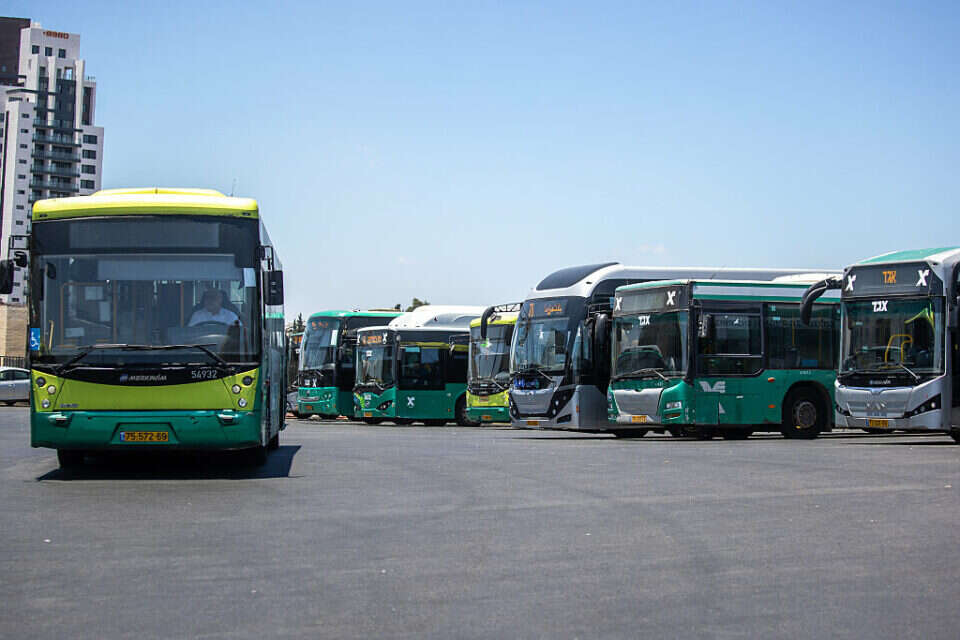 אוטובוסים במתחם תחנה מרכזית בישראל , אורן בן חקון