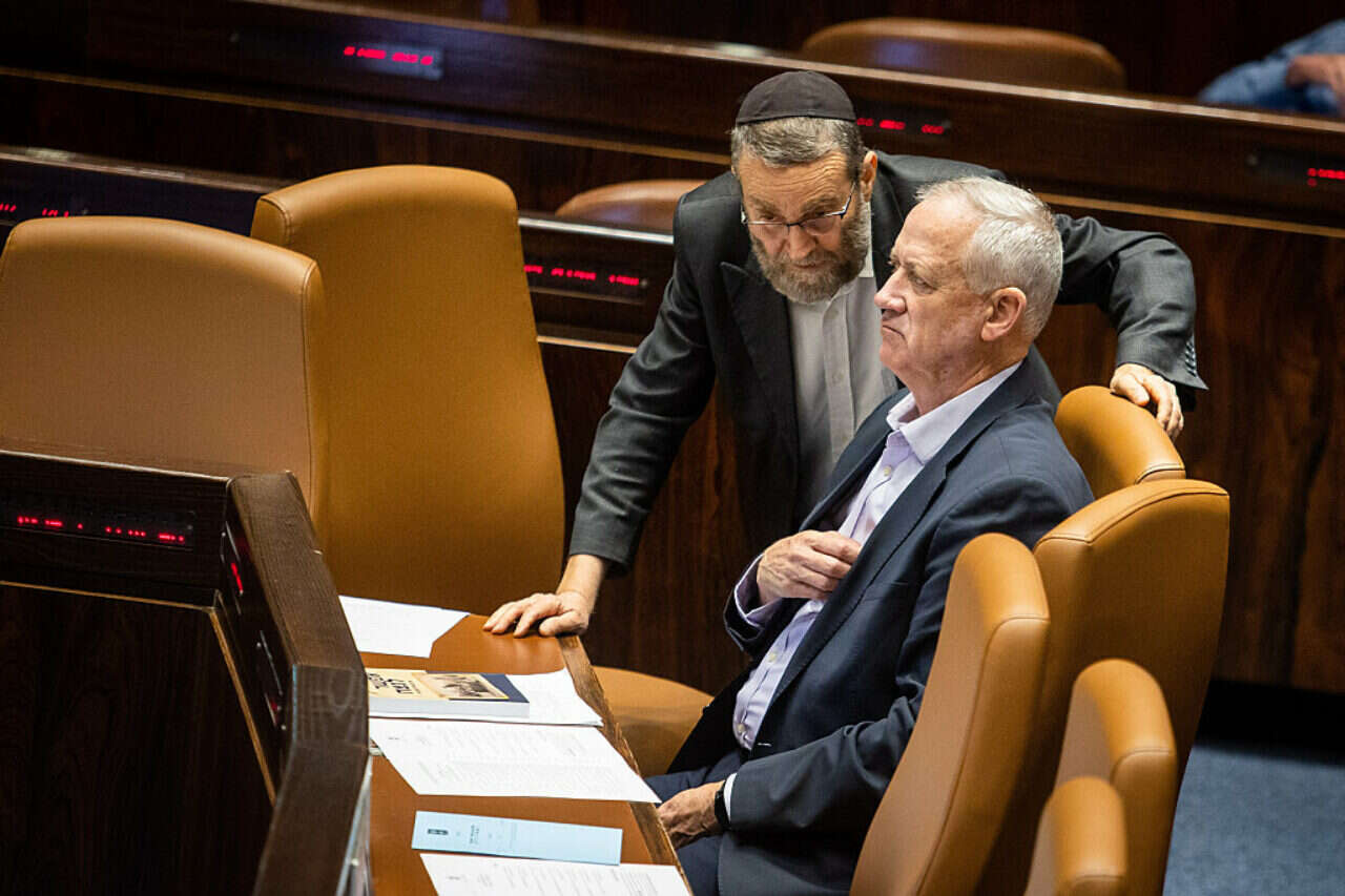 דעה | עם רוגלך, בורקסים וסודה: הפגישה הלילית של גנץ עם הרב הבכיר מעידה ...
