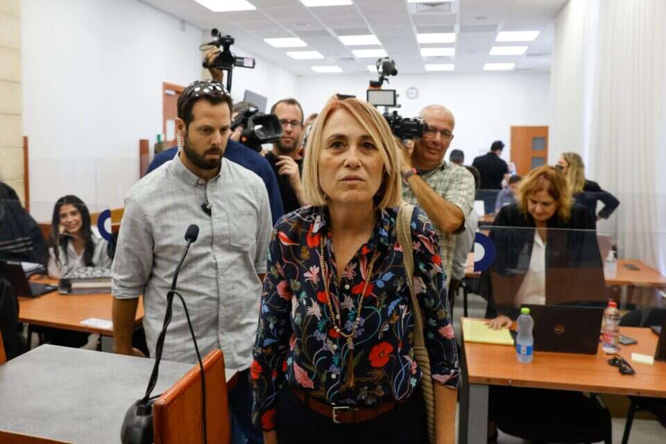 "עוברת טלטלה". קליין , אוליבייה פיטוסי, פלאש 90