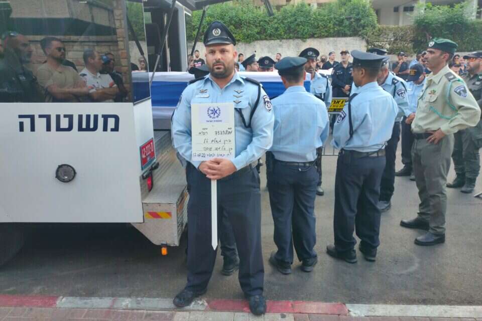 מאות מלווים את ברק משולם למנוחות , יהושע יוסף