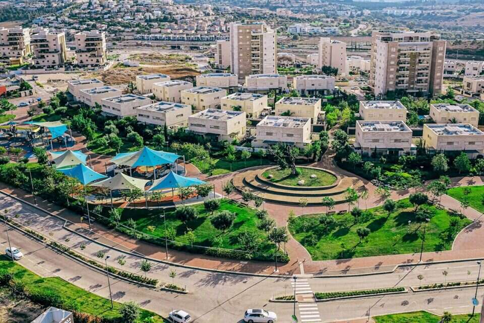 פרויקט גבעת אלונים בקריית אתא , ספרינג הפקות