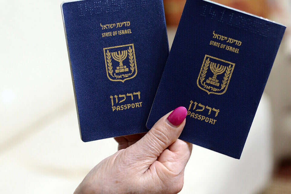3,000 דרכונים נשכחו במוניות בדובאי , דודו גרינשפן, (אילוסטרציה)