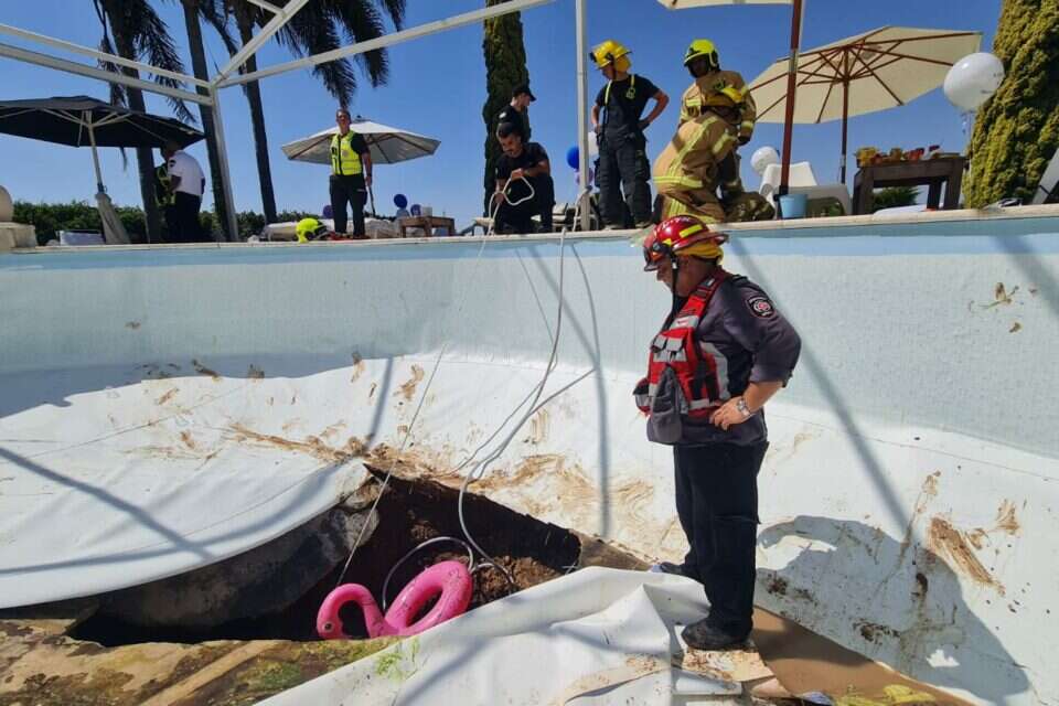 תיעוד מהזירה בכרמי יוסף בה נפער בולען , אלחנן רוט