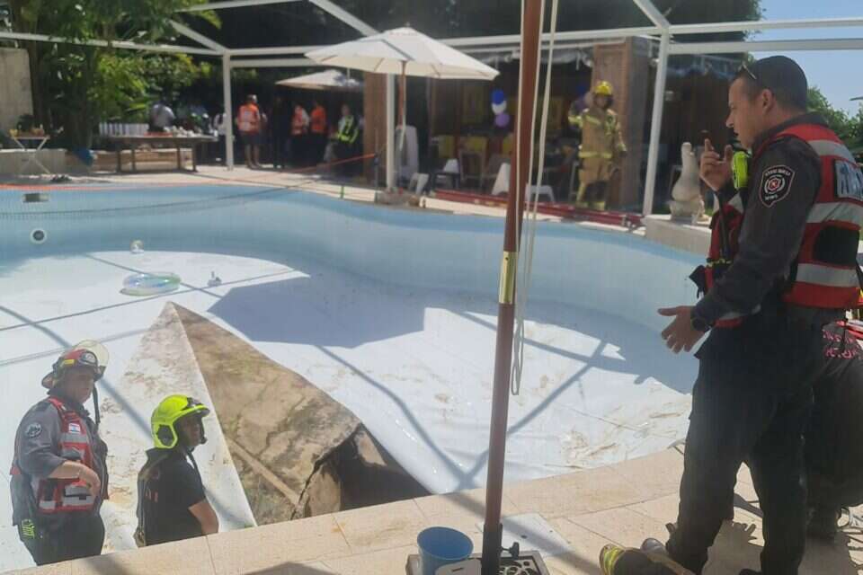 הבולען בבריכה בכרמי יוסף
