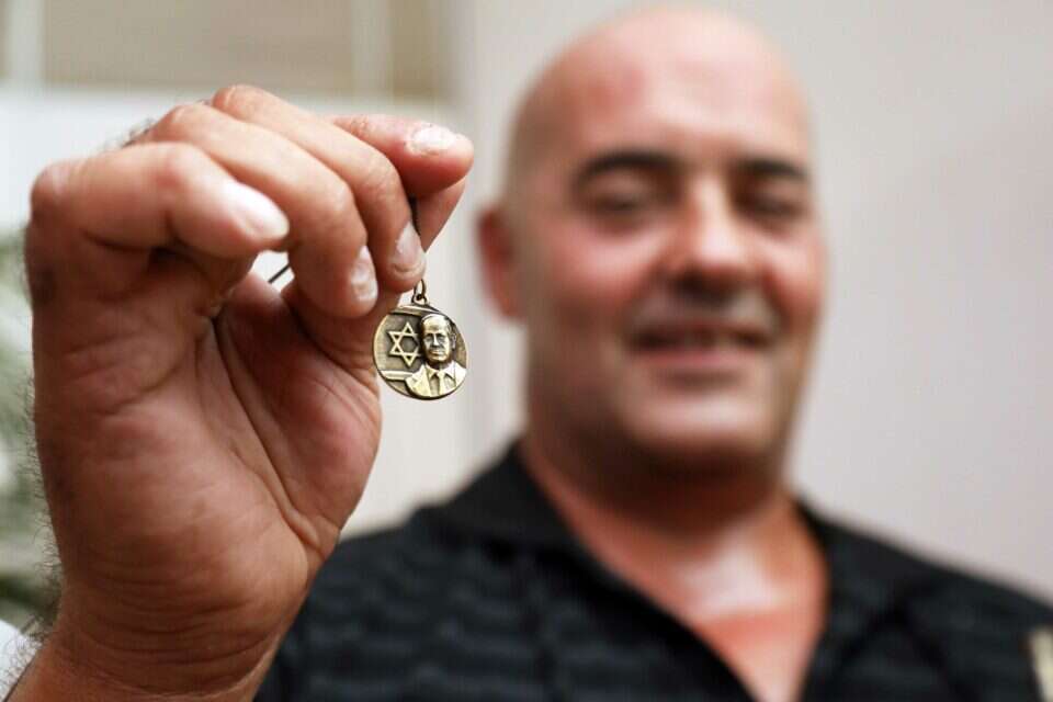 כוכב הערב. תליון הנאמנות
