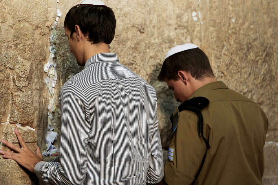 מתפללים בכותל בתשעה באב, ארכיון , אורן בן חקון