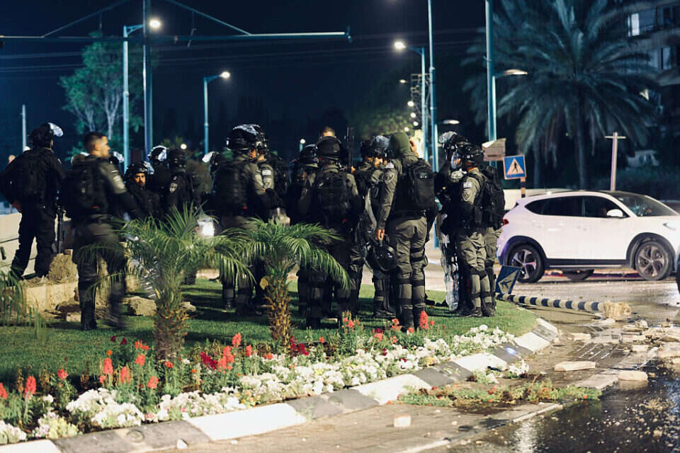 שוטרים בלוד ב"שומר החומות" (ארכיון) , אורן כהן