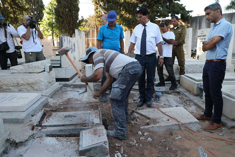 פתיחת קברו של יוסף מלמד, מילדי פרשת חטופי תימן , קוקו