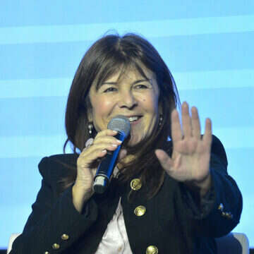 רינה מצליח פותחת חנות