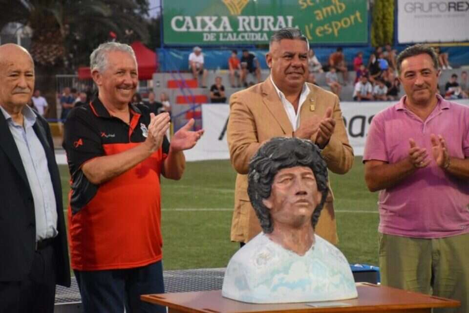 הפסל של מראדונה. ומה אתם חושבים עליו? , מתוך טוויטר