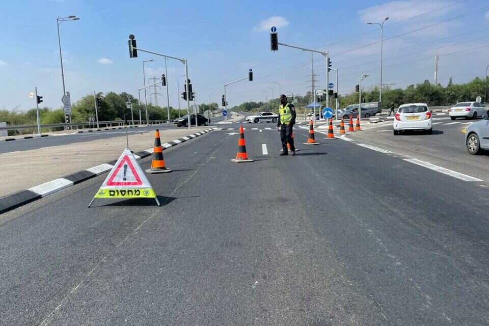 חסימות בכביש 4  , 