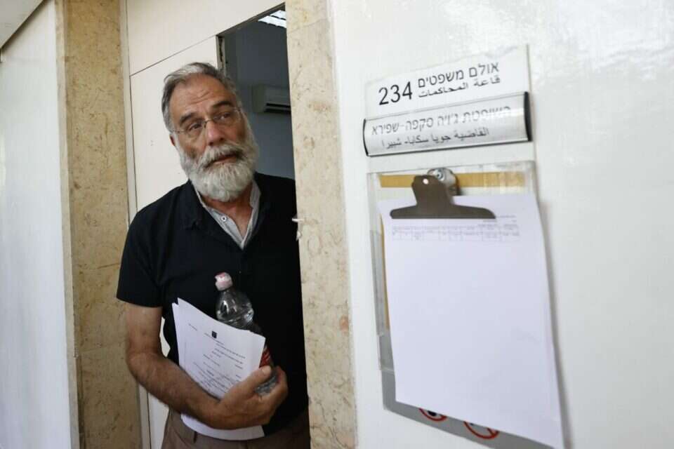 יובל כרמי, שהורשע בעבירות מיין במטופלות, לאחר גזר הדין (ארכיון) , אורן בן חקון