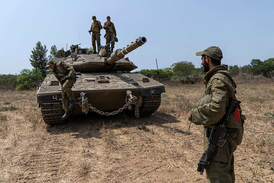 כוח שריון בגבול הרצועה , ללא קרדיט
