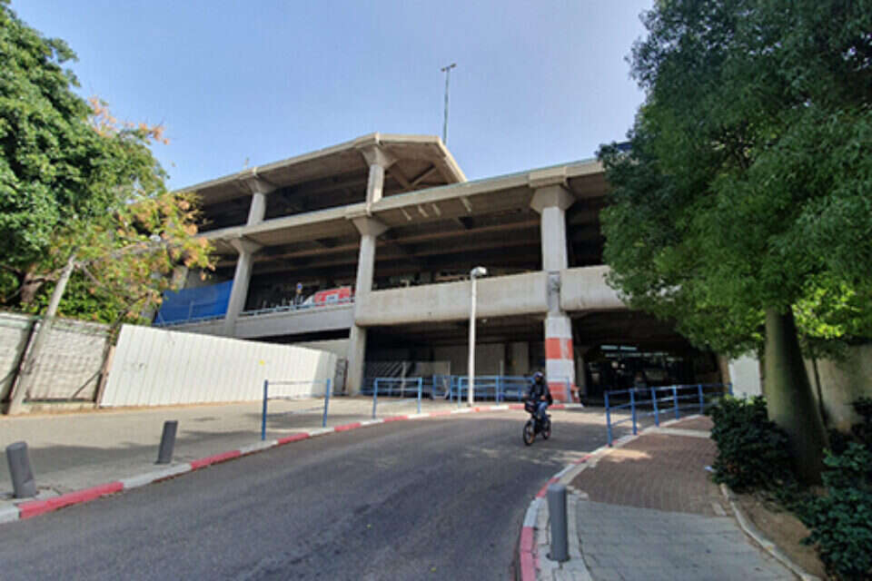 התחנה המרכזית בת"א , יקיר אלקריב