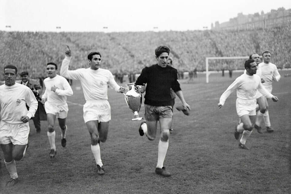 שחקני ריאל חוגגים את הזכייה ב-1960 , GettyImages