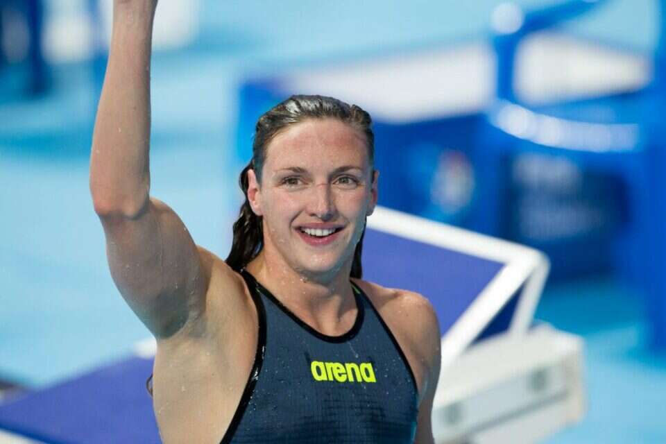 הוסו. הצהרה מפתיעה , The Swim Pictures