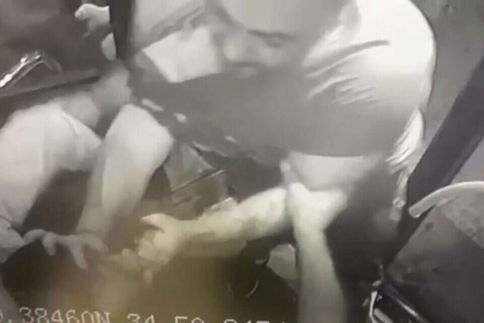 רגעי התקיפה במטרונית , כוח לעובדים
