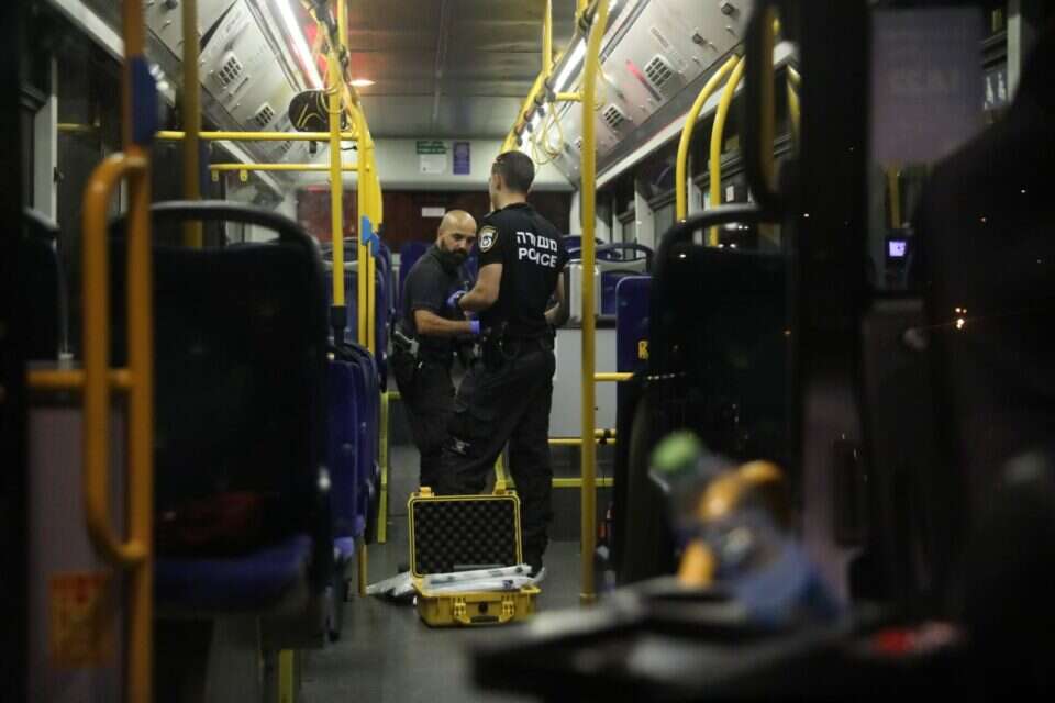 אוטובוס שנפגע בפיגוע הירי (להמחשה) , אורן בן חקון