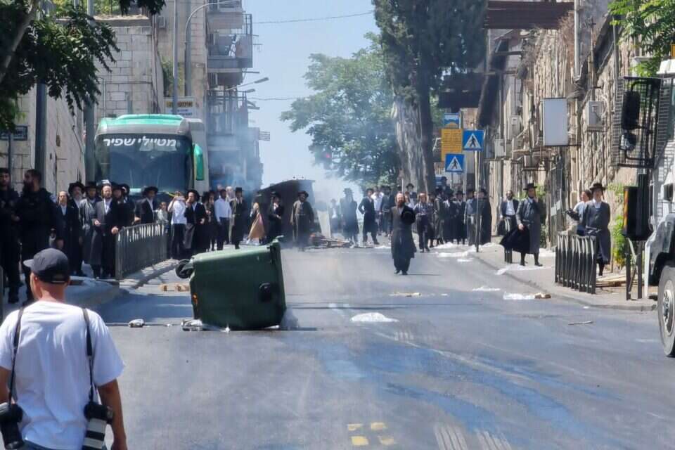 מחאות בירושלים נגד הכוונה לנתח את גופת הילד שנמצא חנוק , דוברות המשטרה