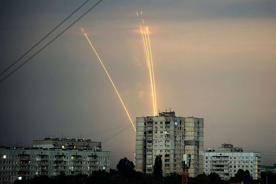 רקטות ששוגרו מכיוון רוסיה לעבר העיר חרקיב  , איי.פי (ארכיון)