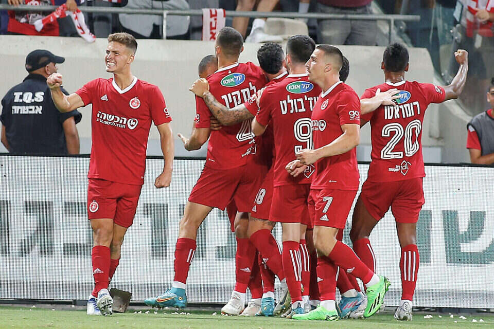 קנצפולסקי (משמאל). סמל המהפכה בהפועל תל אביב? , אלן שיבר