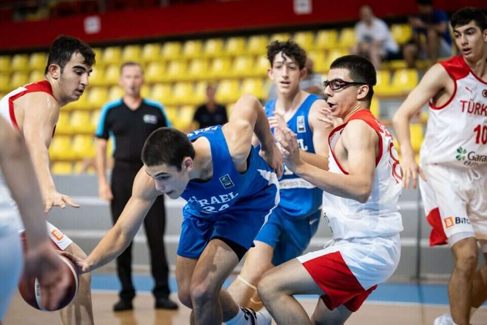 עומר מאייר עם משחק טוב , FIBA