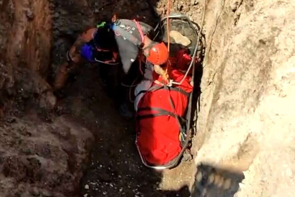 חילוץ הפועל שנפל לבור באתר בנייה ביישוב גדיש ,