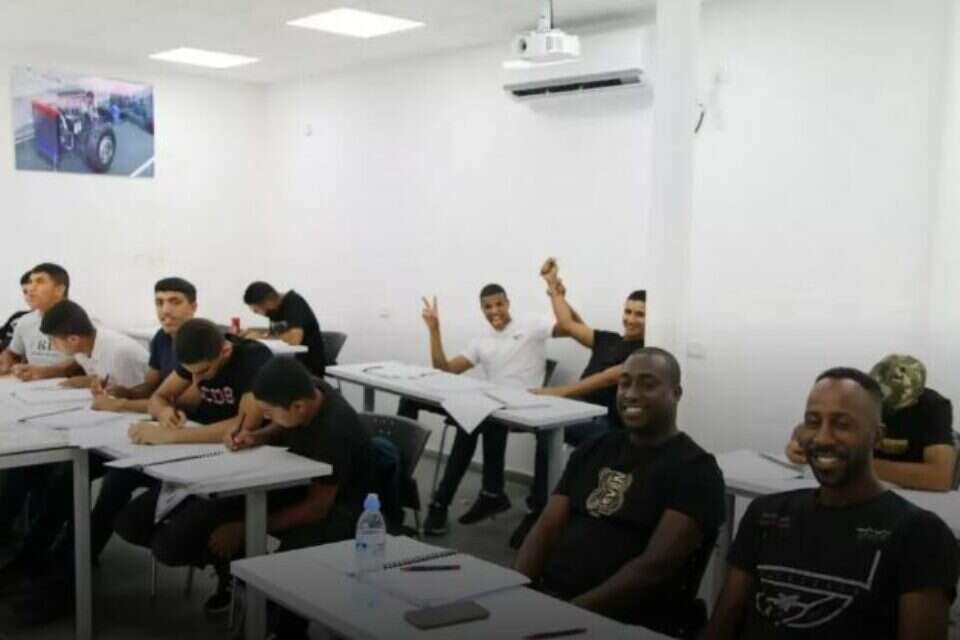 קורס הכשרה מקצועית לעובדים במקצועות הבנייה , מכללת יוניטק