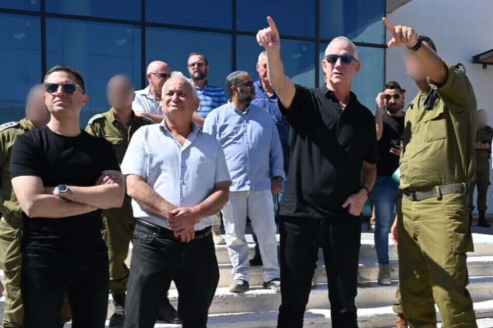 שר הביטחון בני גנץ בקרית המודיעין ,