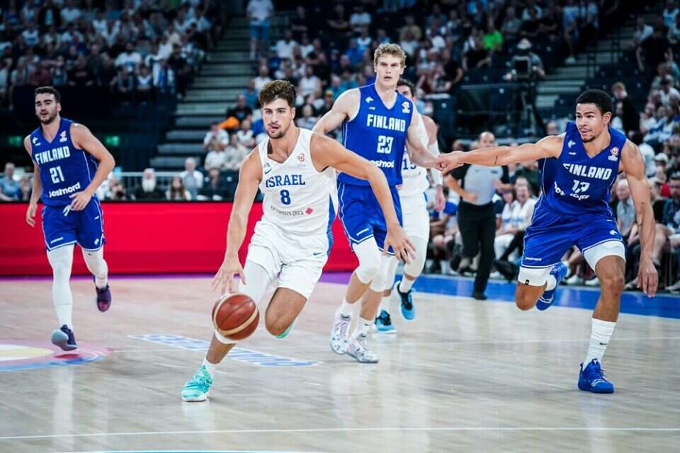 אבדיה מול הפינים , FIBA