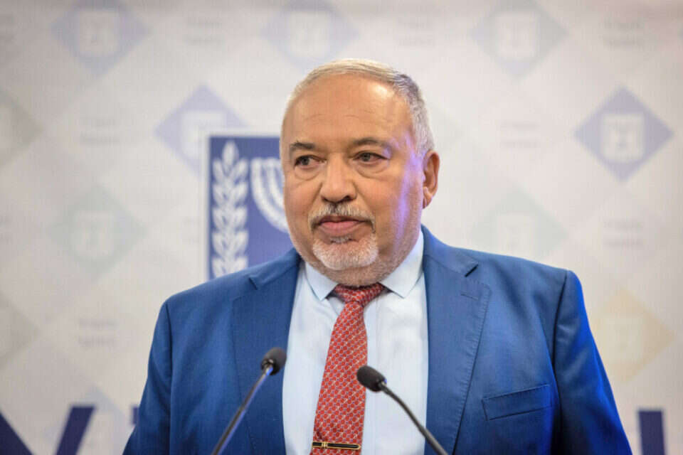 שר האוצר ליברמן , אורן בן חקון