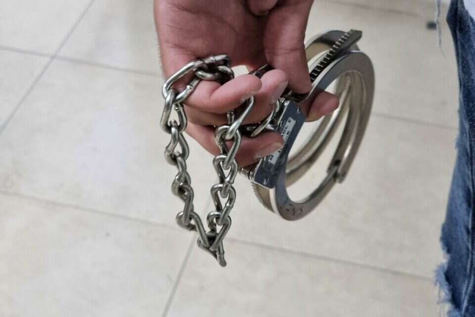 השוטר פונה לטיפול רפואי ונזקק לתפרים , דוברות המשטרה