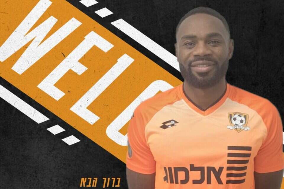 סטפן אקה. מחכה לעלות למגרש , באדיבות נס ציונה