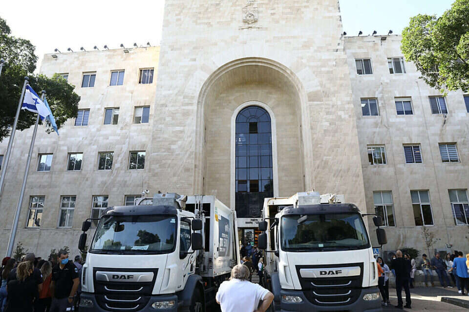 מחאה עובדים מול עיריית חיפה בנובמבר האחרון , מישל דוט קום