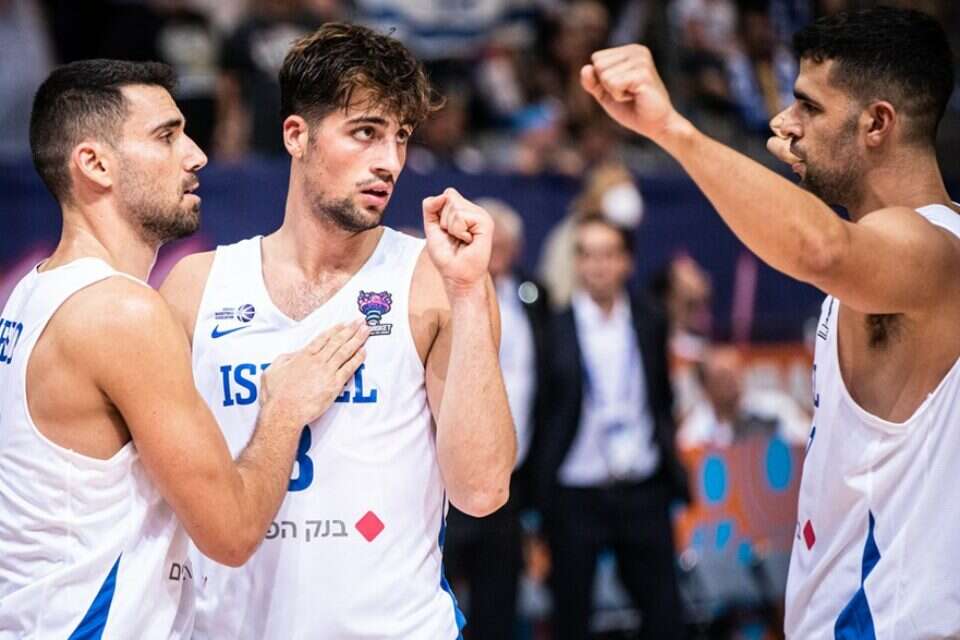 אבדיה, מנקו וגינת. קרב קשה , FIBA