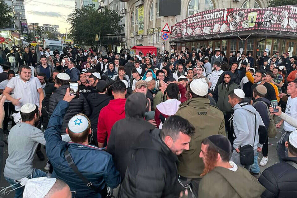 מבקרים באומן בראש השנה , יהודה פרץ