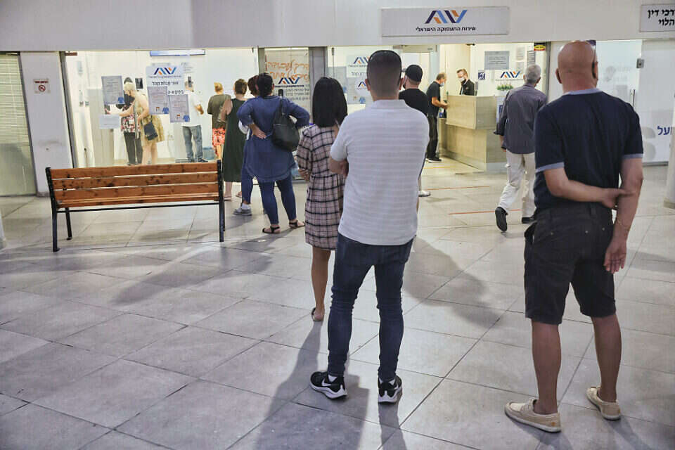 תור בלשכת התעסוקה, ארכיון , יהושע יוסף
