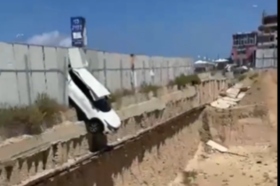 Watch the terrifying documentary Two boys lost control of their car in